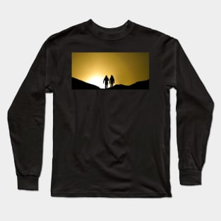 Silhouette of walker's on the peak of mam tor derbyshiire Long Sleeve T-Shirt